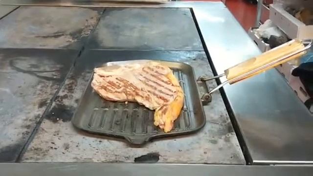 Особенности приготовления ти-бон стейка в Лавке на Остоженке. Тест смотреть онлайн