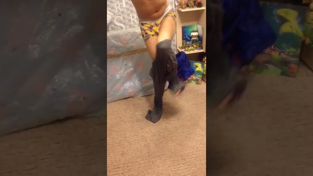 Надеть штаны без помощи рук смотреть онлайн