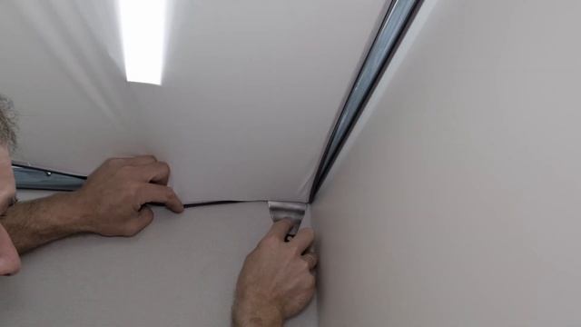 Установка натяжного потолка с профилем "Световые линии" смотреть онлайн