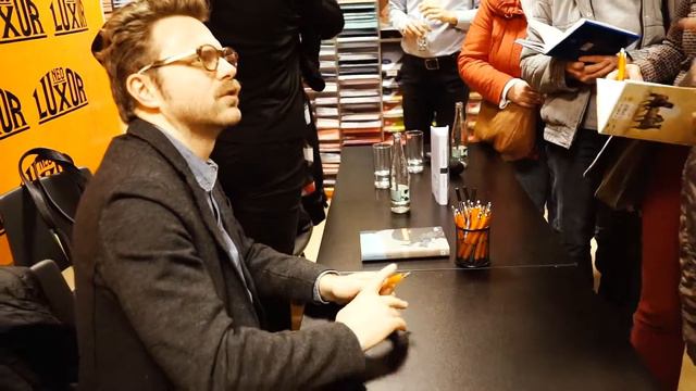 Paolo Giordano navštívil Prahu a představil svůj nový román Čerň a stříbro смотреть онлайн