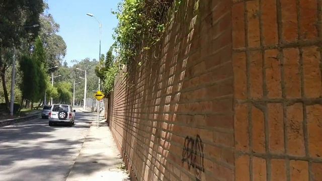 Av. Ordonez Lasso или ГРИНГОЛЭНД. Куэнка, Эквадор. смотреть онлайн