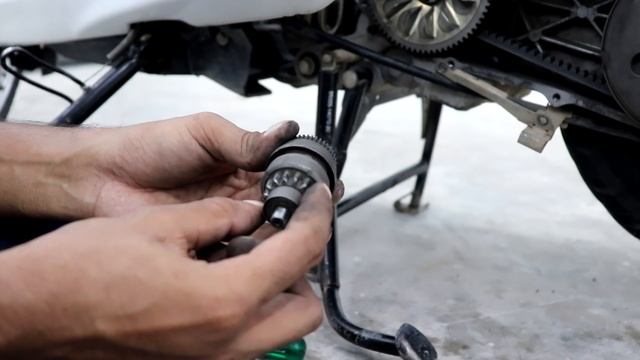 How To Fix Self Starting Problem In All Scooters [Bendix Drive Issue] смотреть онлайн