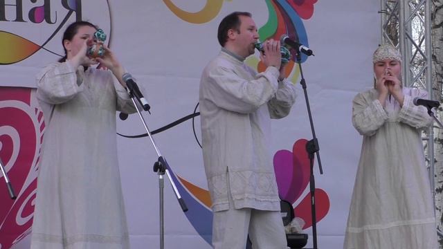 Ансамбль "Дудочки" @ у Большого Новодевичьего пруда 18.04.2015 (3) смотреть онлайн
