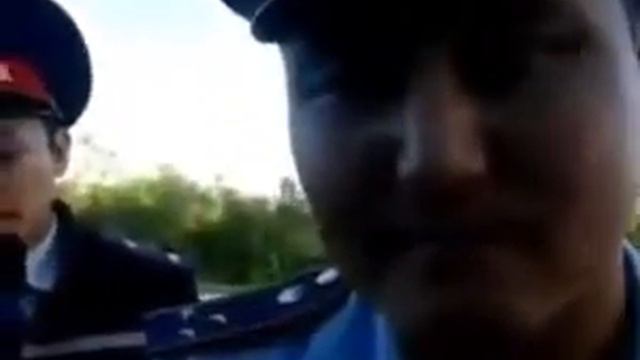 Вот как надо разговаривать с Полицейскими,весело смотреть онлайн
