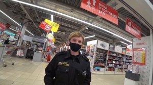 БЕСПРЕДЕЛ БЕЗГРАМОТНОЙ ОХРАНЫ В ТЦ / ШМОНАЮТ ПОКУПАТЕЛЕЙ НА ВЫХОДЕ / ПЬЯНОЕ БЫДЛО ЗАЩИЩАЕТ ОХРАНУ