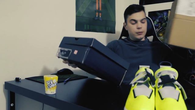 АНБОКСИНГ ТОПОВЫХ КЕД ОТ NIKE КОТОРЫЕ ВЫ НЕ НАЙДЕТЕ В РОССИИ смотреть онлайн