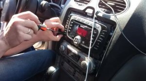 Снятие магнитолы Ford Focus 2+.How to remove the radio on Ford Focus 2