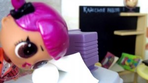 РОДИТЕЛЕЙ В ШКОЛУ!?? КУЧА ЖВАЧЕК В ШКОЛЕ кукол ЛОЛ СЮРПРИЗ! Смешные мультики Даринелка