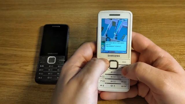 Samsung GT-S5610 и Samsung GT-S5611. Близняшки. Одинаковые снаружи, но разные внутри.