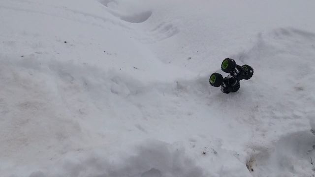 Монстр трак прыгает с трамплина смотреть онлайн