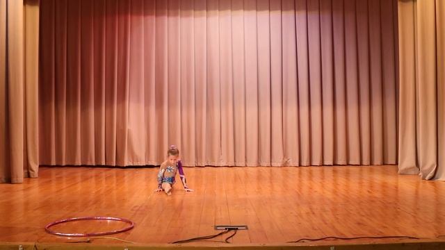 девочка в цветном купальнике смотреть онлайн