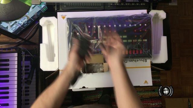 Behringer RD8 mkII Unboxing - What's in the Box? смотреть онлайн