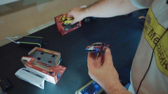 Ferrari 488 Challenge EVO VS Ferrari 488 GTE SHELL (car model with Shell gas station) смотреть онлайн