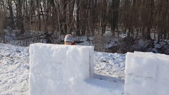 Строим дом из снега. Часть 1 смотреть онлайн