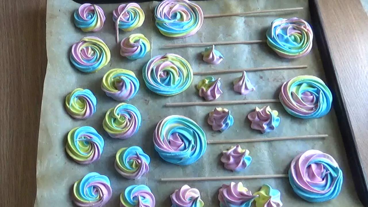 Цветная меренга на палочке. Домашнее безе - вкусный десерт на детский праздник смотреть онлайн