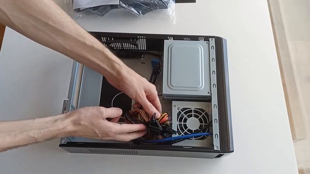Slim PC case - LC POWER Mini-ITX 1400MI (micro-ATX MB) смотреть онлайн