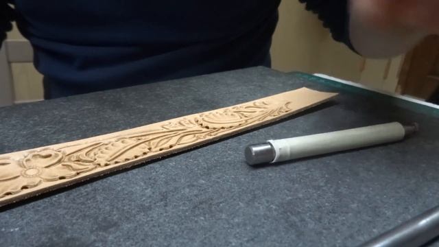 Работа с кожей. Работа штампами. Тиснение Sheridan часть 3. смотреть онлайн