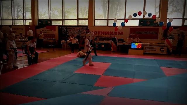 Колено в голову.Шок!!! Смотреть до конца! смотреть онлайн