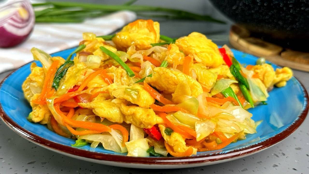 Молодая Капуста с Яйцами Объедение! ВКУСНО,а никто ТАК не готовит! Быстрый ужин на сковороде! смотреть онлайн