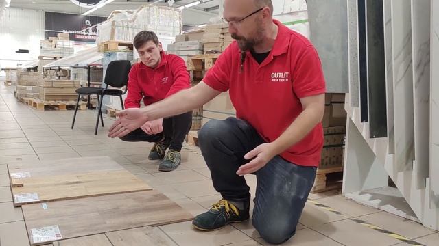 Testy wytrzymałości podłóg - przedstawiamy wady i zalety płytek, paneli i desek. смотреть онлайн