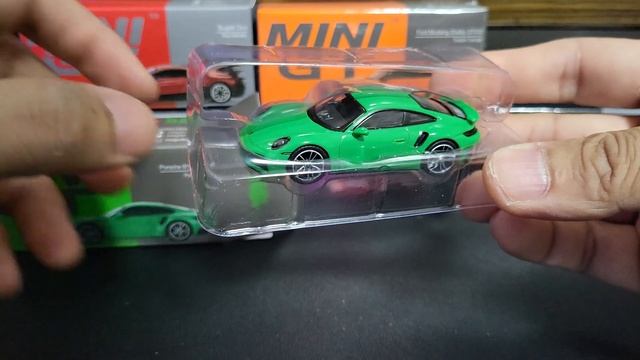 Mini GT 1:64 Porsche 911 Turbo S Python Green (RHD) смотреть онлайн