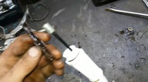 Volvo s60, s80, v70. Как заменить трос и колодки стояночного тормоза.