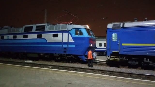 прицепка чс7-103 к поезду 74/106 Кривой Рог/Днепр-Москва ст.Харьков-пасс смотреть онлайн