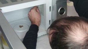 Микроволновка Delonghi дефект  искрит, прогар камеры