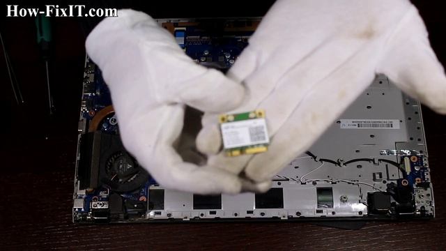 How to Wi-Fi card replacement on Samsung NP300E7A, NP300E7Z laptop смотреть онлайн