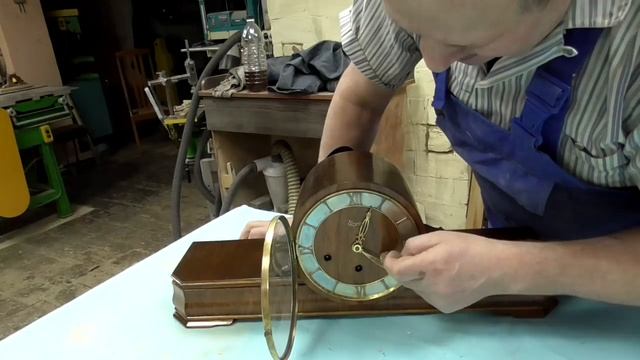 Часы каминные URGOS.Реставрация корпуса. смотреть онлайн