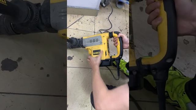 Dewalt D25711k
