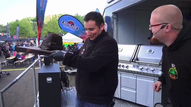 Spezial - Chuck Norris Cut 3,75 Kg Porterhouse Steak [Deutsches BBQ- Grill & Kochrezept] смотреть онлайн