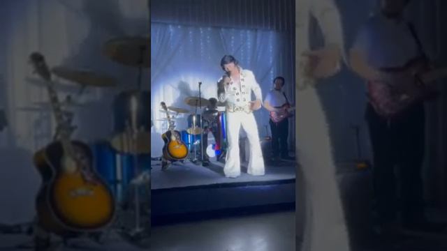 Matt Elvis Dollar singing I can't stop Loving you in Jenkins Kentucky смотреть онлайн