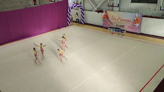 Ксения Анисимова в групповом упражнении БП,Свобода-5.16/4/23 смотреть онлайн