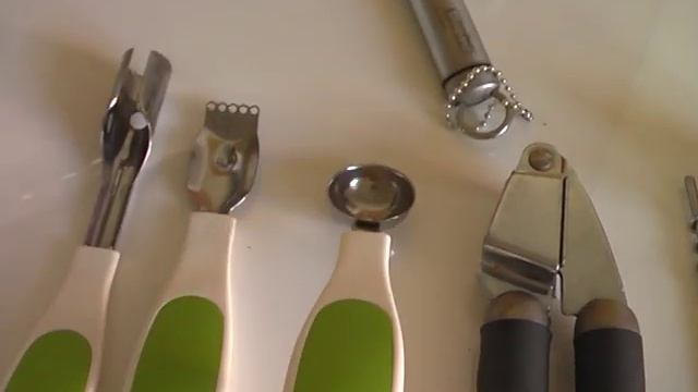 Кухонные помощники: очищалки, нарезалки, шинковалки и не только:) смотреть онлайн