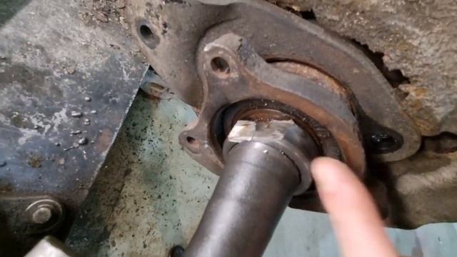 Toyota Land Cruiser 200 Замена кожуха тормозного диска. смотреть онлайн