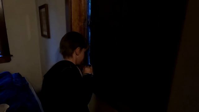 США Встречаем Новый год в холодном океане / Уехали из дома с детьми в лесной домик смотреть онлайн