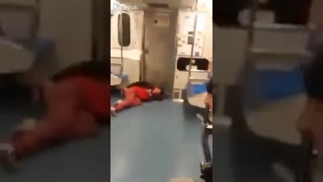 Русский мигрант в Европе заступился за дедушку, на которого напал муслим беженец смотреть онлайн