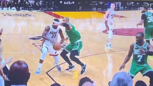 Jimmy Butler double dribbles with 3 seconds left in game 6 - and is rewarded with 3 free throws.. смотреть онлайн