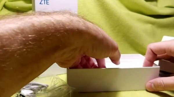 ZTE Blade V10 Vita 3/64GB. Распаковка (unboxing), комплектация