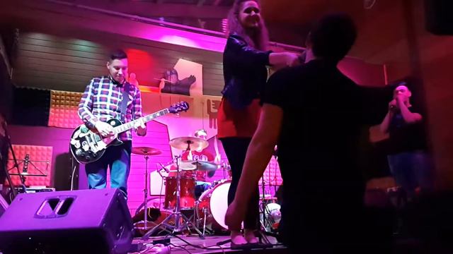 Mon Avril – На полках витрин (15.04.18. Москва. Джао Да) смотреть онлайн
