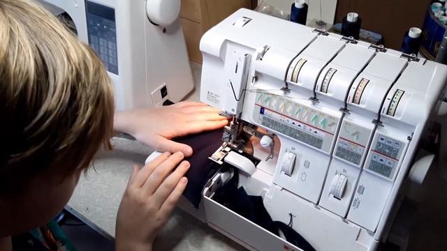 Миша осваивает оверлок смотреть онлайн