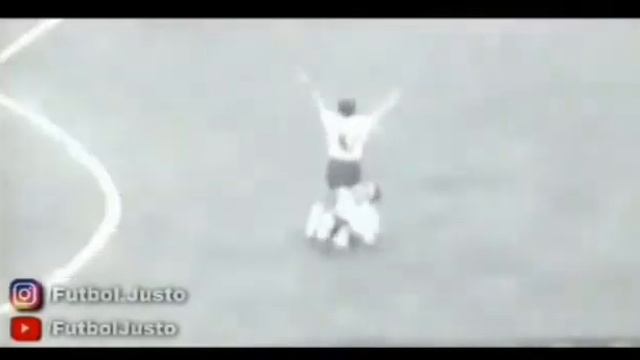 ROBERTO PERFUMO TIRO LIBRE A BOCA 1976 | River 1 - Boca 0 смотреть онлайн