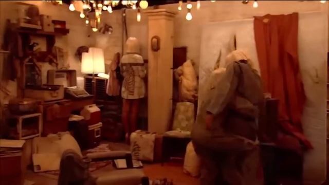 Sia - Chandelier (Live At The 57th Annual Grammy Awards 2015 Feat. Kristen Wiig & Maddie Ziegler)