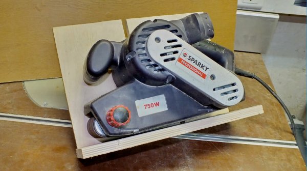 Калибровально-шлифовальный станок из ленточной шлифмашины.mp4