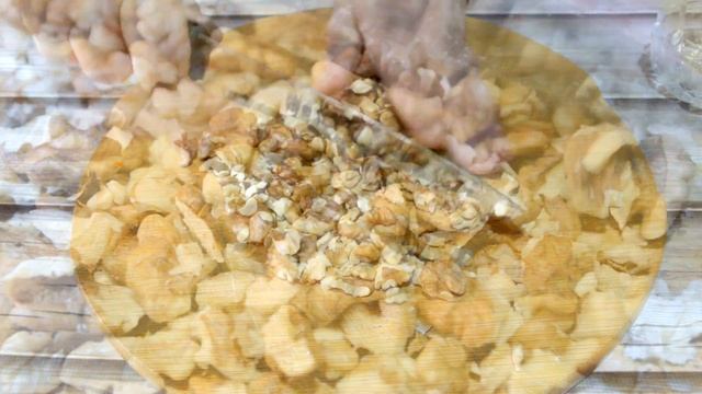 БЫСТРЫЙ И ПРОСТОЙ КЕКС НА СМЕТАНЕ С ИЗЮМОМ И ОРЕХАМИ. НАСТОЛЬКО ВКУСНЫЙ, ЧТО ВСЕ ПОПРОСИЛИ РЕЦЕПТ. смотреть онлайн
