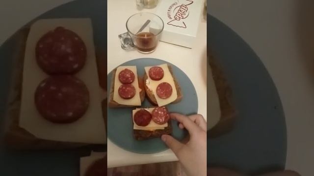 вкусные бутеры с турецкой колбасой суджук-Sucuk смотреть онлайн