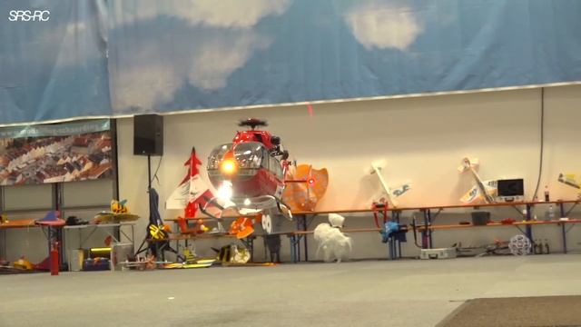 SUPER BIG RC TURBINE HELICOPTER INDOOR FLIGHT I EC-145 RESCUE HELI I MESSE RIED смотреть онлайн