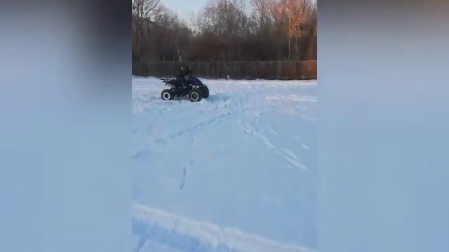 На квадроцикле возле школы ноябрь 2019г. смотреть онлайн