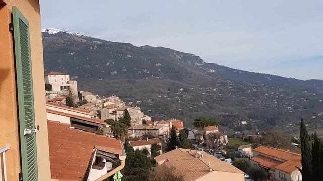 ? La vue panoramique sur Le Bar sur Loup. Панорамный вид на Бар сюр Лу. смотреть онлайн